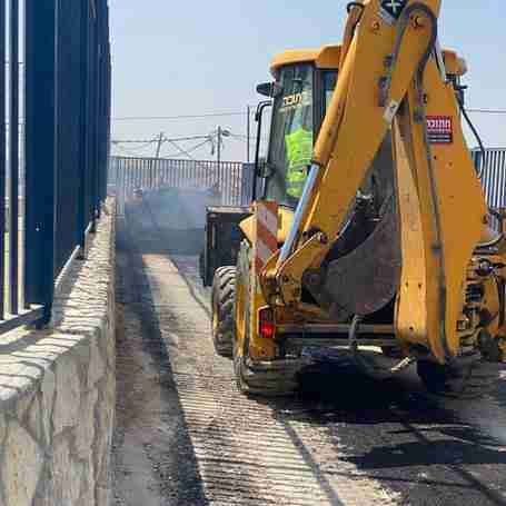 סלילת כביש אספלט בבת ים